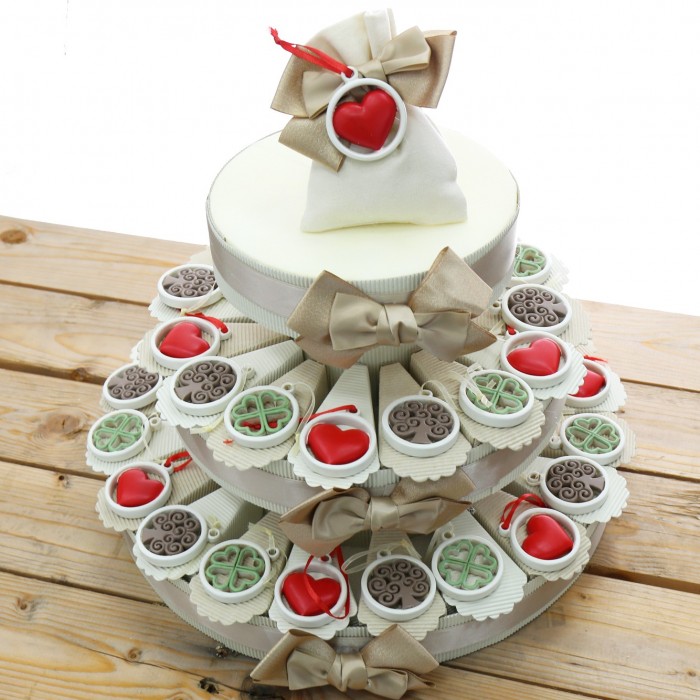 Torta porta bomboniere a tre piani con nastri decorativi - Mobilia Store  Home & Favours