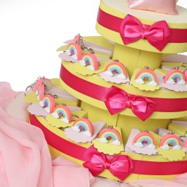 Torta Bomboniere Prima Comunione bomboniere arcobaleno portachiavi su torta portaconfetti