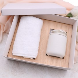 Candela profumata in porcellana e salvietta asciugamano box regalo e bomboniera matrimonio bianco