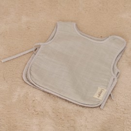 La Pettorina in cotone dalle misure: 25x30 cmè un alleato prezioso per mantenere puliti i vestitini